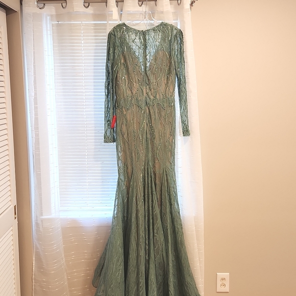 NWT Mac Duggal Long Sleeve Mermaid Gown - Picture 8 of 9